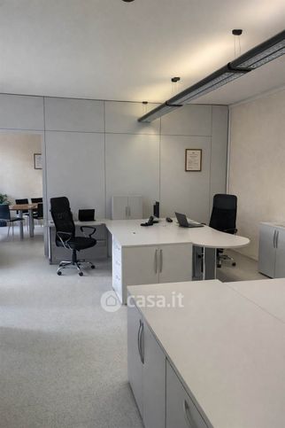 Ufficio in commerciale in Via Clelia