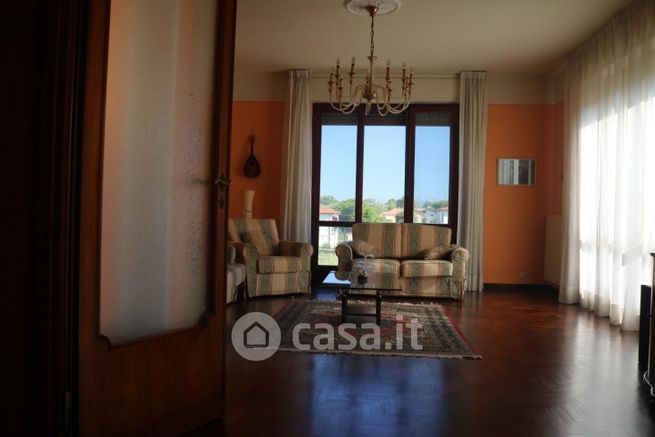 Appartamento in residenziale in Via Livornese 376