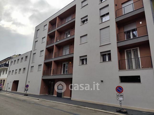 Appartamento in residenziale in Via Giovanni Arrivabene 15