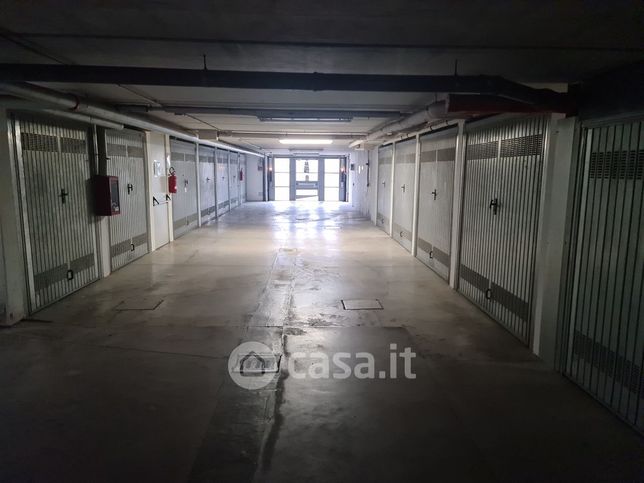 Box/posto auto in residenziale in Via Giuseppe Di Vittorio