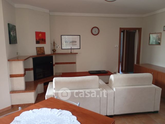 Casa bi/trifamiliare in residenziale in Strada Paretone Zona I
