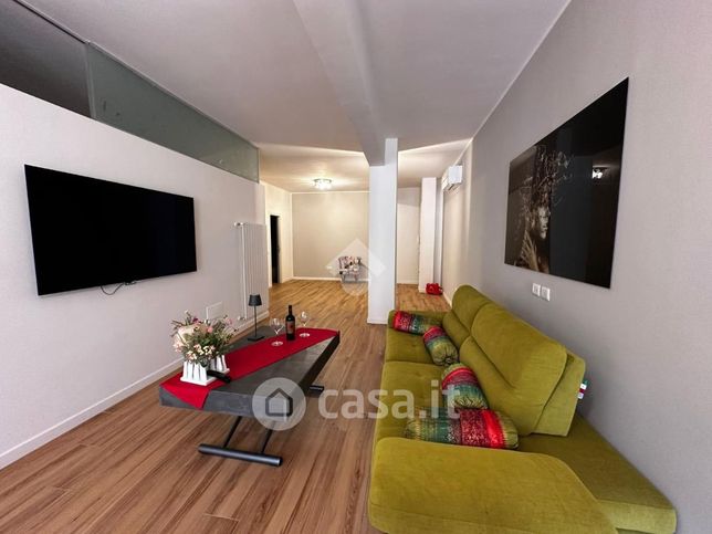 Appartamento in residenziale in Via Giuseppe De Caro 52