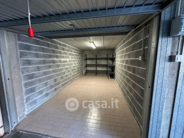 Garage/posto auto in residenziale in Via Cremona