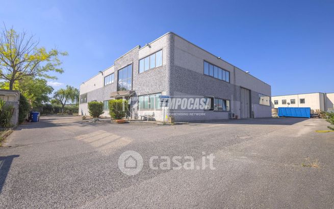 Capannone in commerciale in Via dell'Impresa