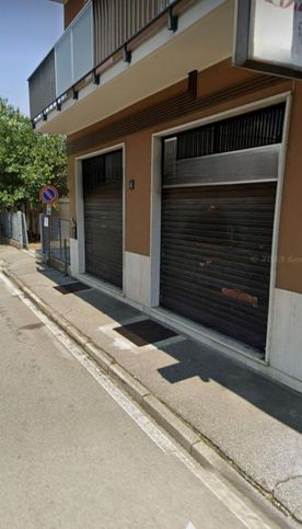 Attivitã /licenza (con o senza mura) in commerciale in Via Puglie 4
