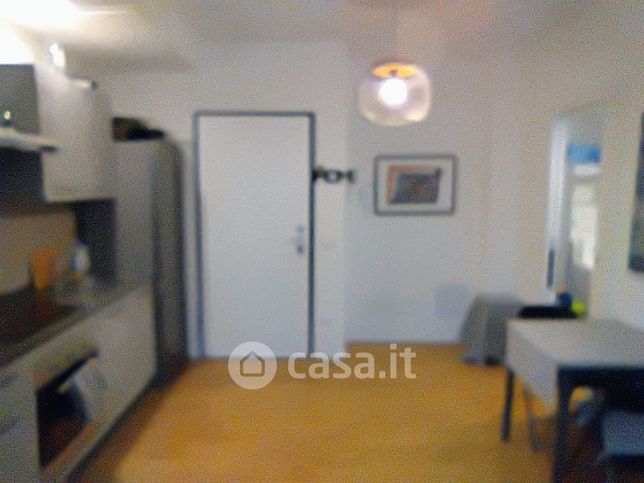 Appartamento in residenziale in Via Alfonso Capecelatro 15