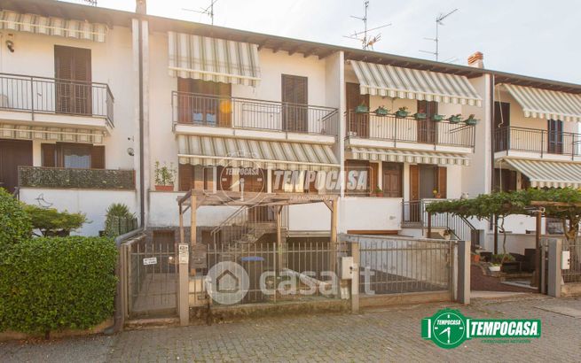 Villetta a schiera in residenziale in Via Momo 43