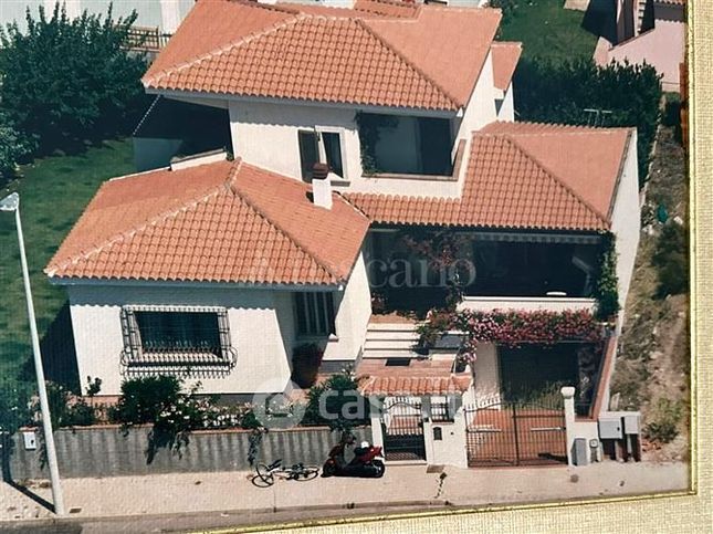Casa indipendente in residenziale in Via Amsicora