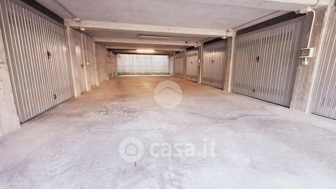 Garage/posto auto in residenziale in Via Madonnina 8