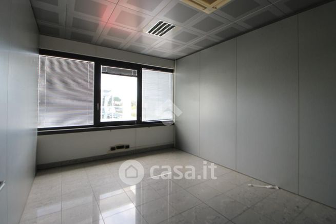 Ufficio in commerciale in Via Gioacchino Volpe 126