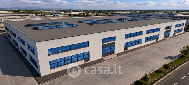 Capannone in commerciale in 