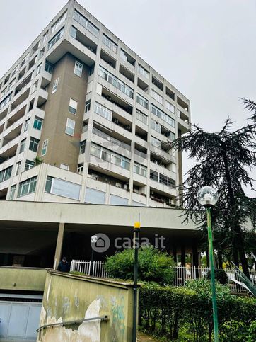 Ufficio in commerciale in Via Michele Mitolo 9