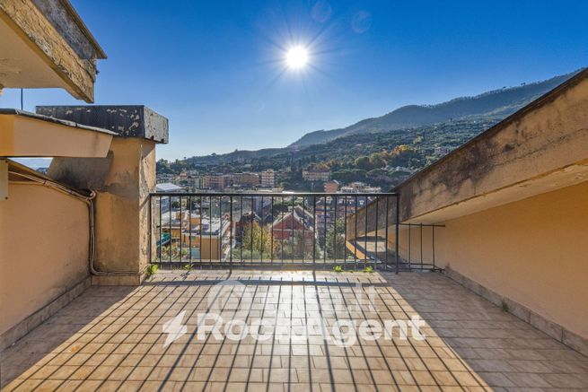 Appartamento in residenziale in Salita Privata Crosa dell'Oro 30