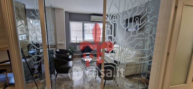 Ufficio in commerciale in 