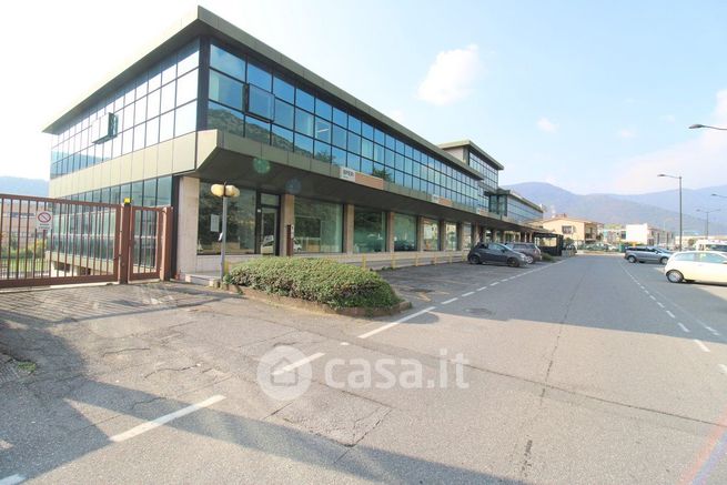 Ufficio in commerciale in Via Europa 183
