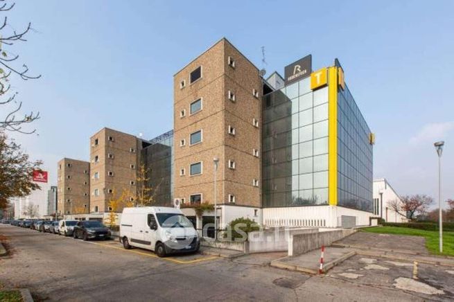 Ufficio in commerciale in Strada 7 7