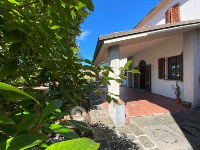 Casa bi/trifamiliare in residenziale in Via Valdinievole Galleno 14