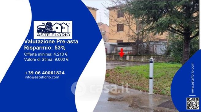 Box/posto auto in residenziale in Via Monsignor Libero Meriggi 4