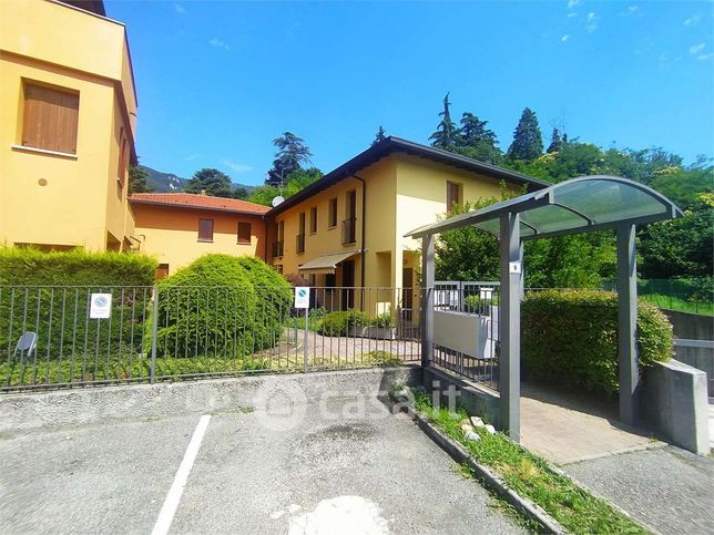 Ufficio in commerciale in Via Arturo Toscanini