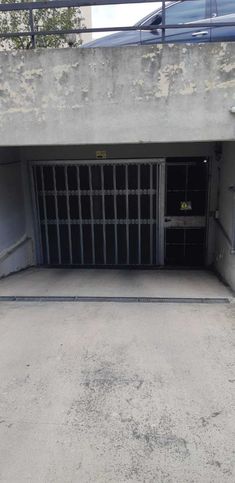 Box/posto auto in residenziale in Via Vincenzo Bianco 6