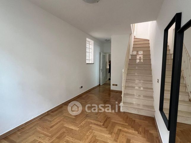 Casa indipendente in residenziale in Via Trieste 59