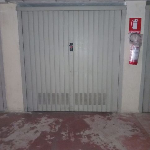 Garage/posto auto in residenziale in Via Indri 33