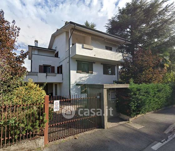 Appartamento in residenziale in Via Fratelli Bandiera 2