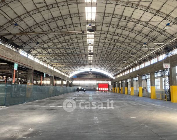 Capannone in commerciale in Via Pavia 68