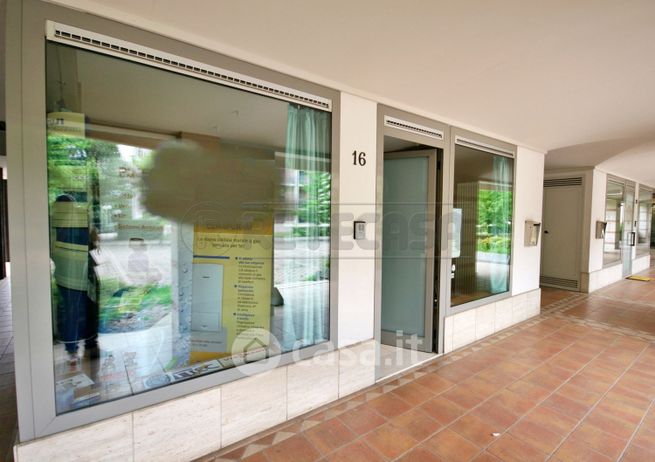 Ufficio in commerciale in 