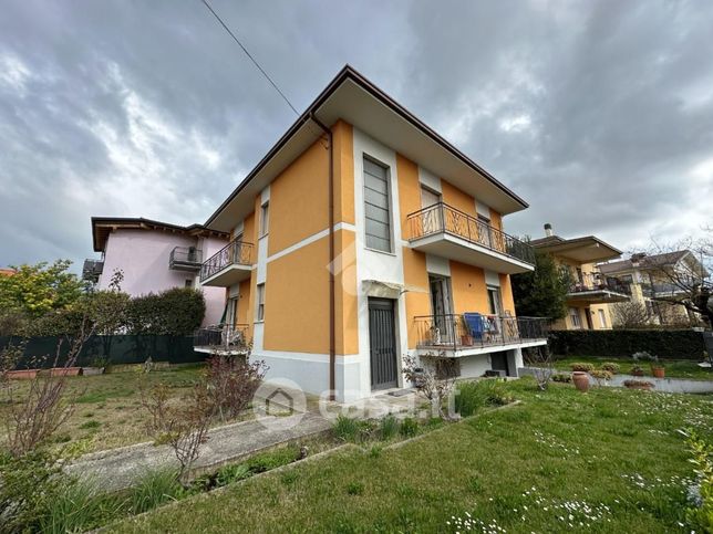 Villa in residenziale in Via Flaminia 25