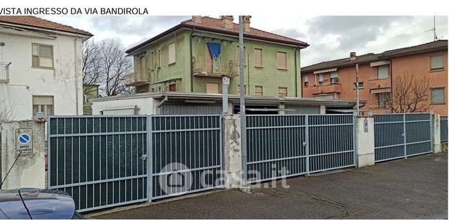 Box/posto auto in residenziale in Via Carlo Bandirola 49