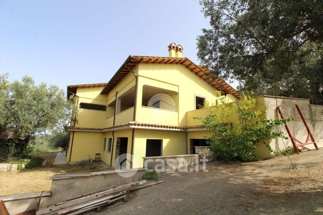 Villa in residenziale in Località San Pietro 32