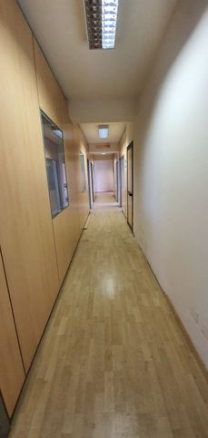 Ufficio in commerciale in 