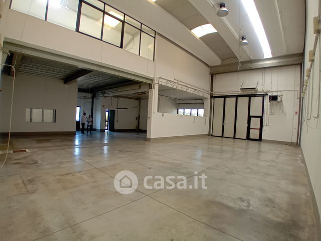Capannone in commerciale in Via Guido Rossa 63