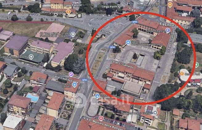 Ufficio in commerciale in Via Costituzione 3