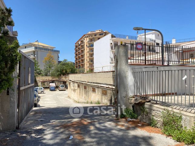 Box/posto auto in residenziale in Ronco di Via Damone