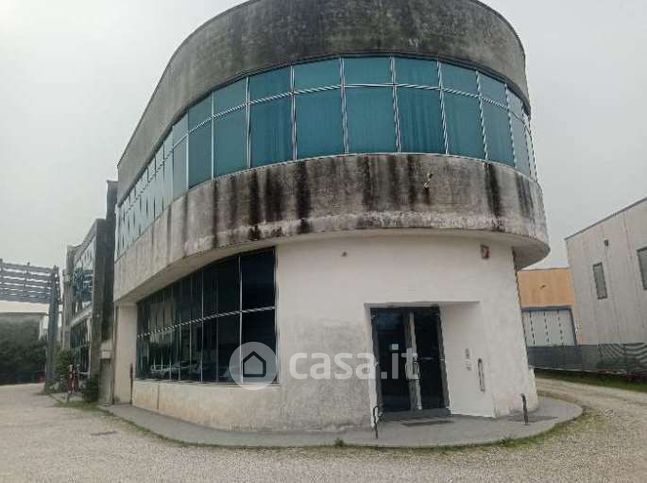 Capannone in commerciale in Via Lombardia 1 /B