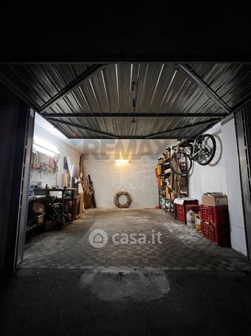 Box/posto auto in residenziale in Via Novaluce 69