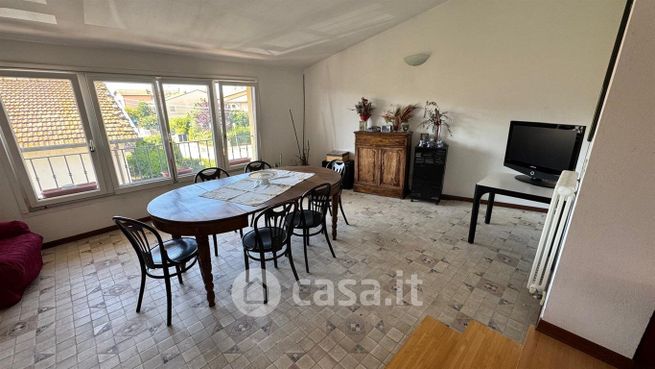 Casa indipendente in residenziale in 