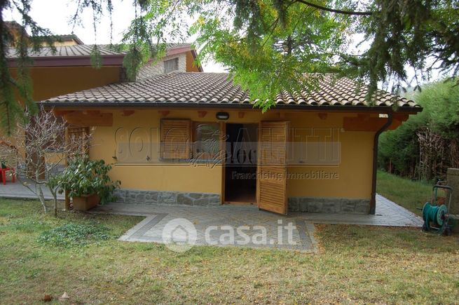 Casa bi/trifamiliare in residenziale in Strada Monte Bagnolo Valbiancara 18