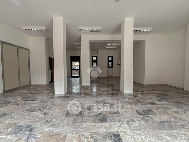Ufficio in commerciale in Via Tremana 1