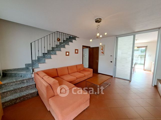 Casa bi/trifamiliare in residenziale in Via la Madoneta