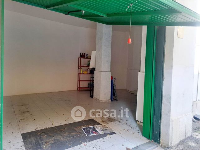 Box/posto auto in residenziale in Via della Pila