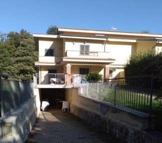 Villetta a schiera in residenziale in Viale dei Tigli 52