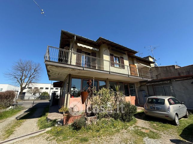 Casa bi/trifamiliare in residenziale in Via Guglielmo Marconi 8