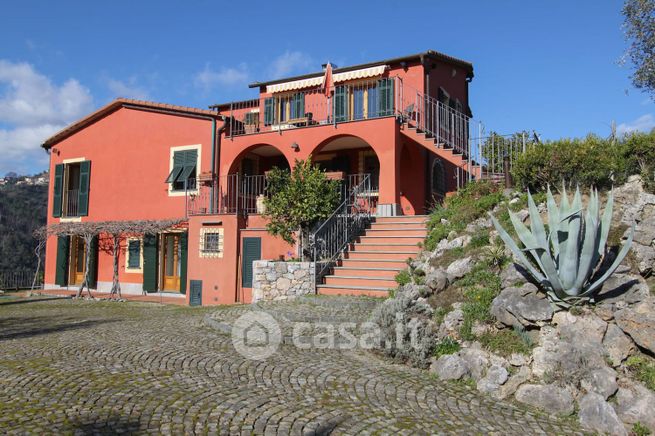 Villa in residenziale in Via Antoniana