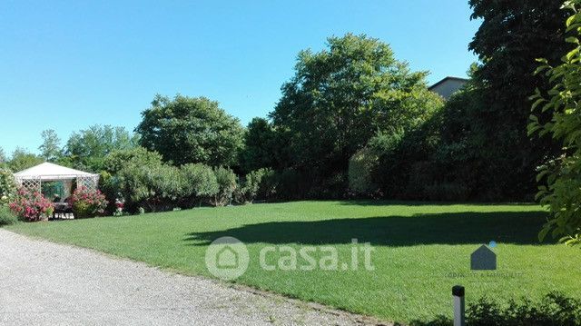 Casa indipendente in residenziale in 