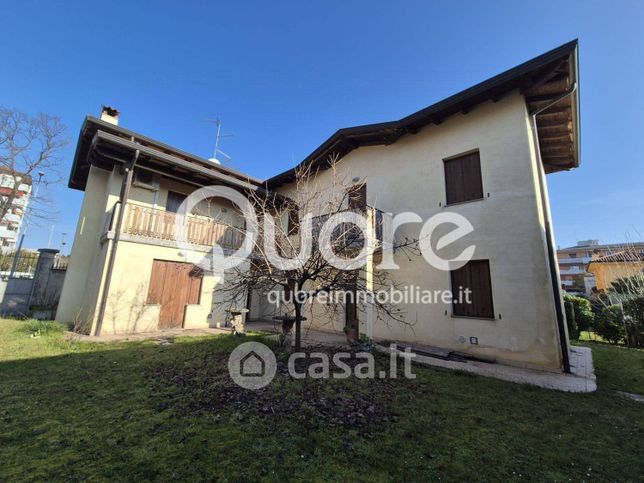 Casa bi/trifamiliare in residenziale in Viale Venezia
