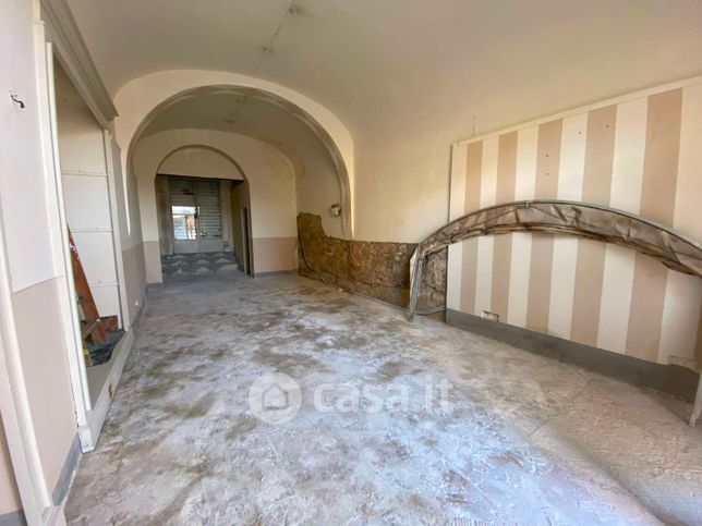 Capannone in commerciale in