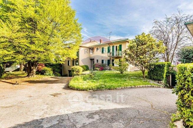 Appartamento in residenziale in Via al Ronco 12